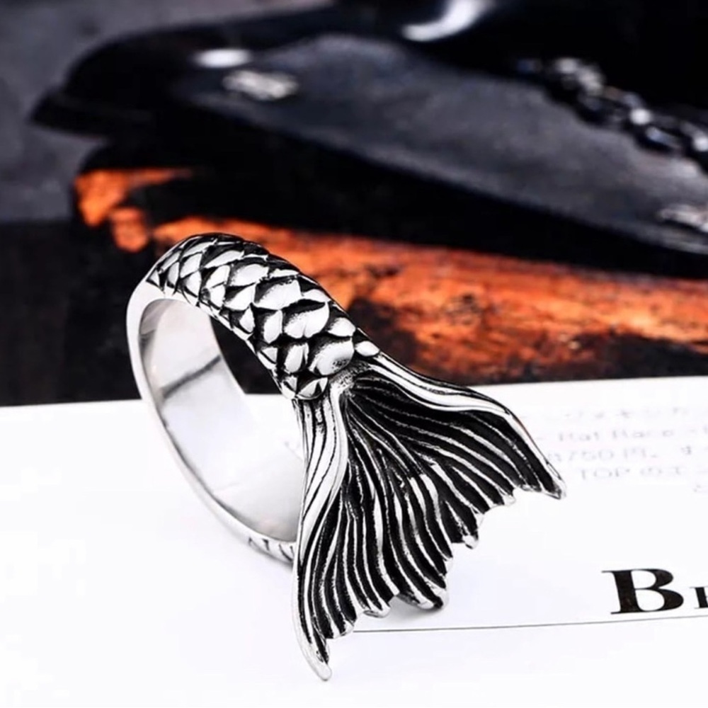NEW Beautifully Detailed Silver Mermaid Tail Ring - Picture 2 of 6